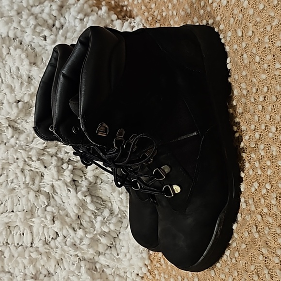 Timberland Boots - Picture 16 of 16